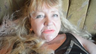 Goldenpussy He like my Hairy Big wet pussy to