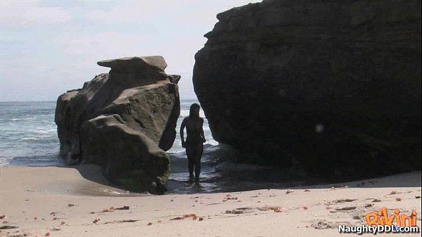 Hot Teen in Bikini76