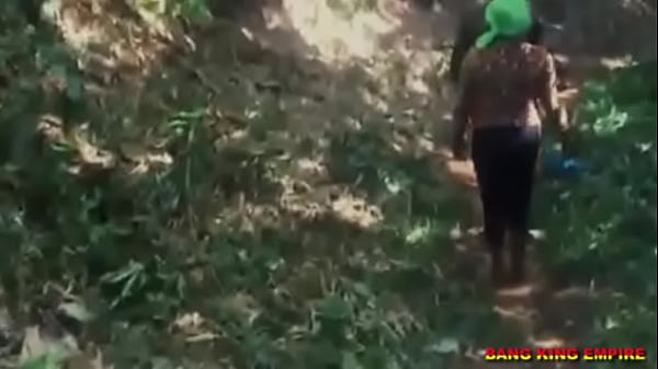 HORNY VILLAGE GIRLFRIEND GOT FUCK IN A LOCAL STREAM BATH – HARDCORE 4K DOGGY STYLE