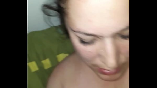 Mi gordibuena española sacando leche