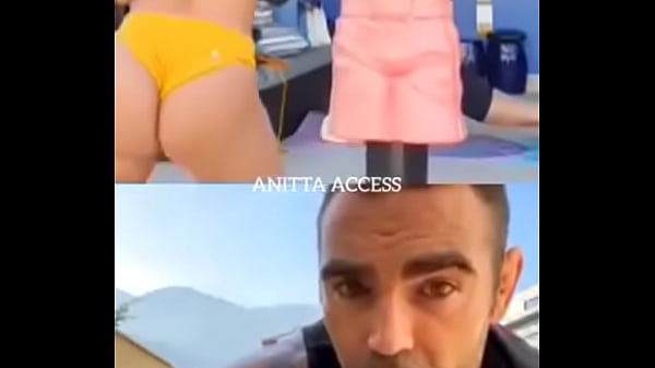 Anitta – Treino de Biquini #22