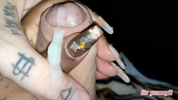 Ebony Brasileira punheteira deixa usar a mão para tirar todo o leite do pau com 23cm